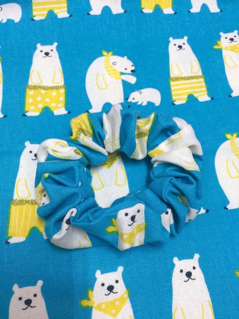 Polar bear wants us to care for the earth colon circle - Hair Accessories - Other Materials Blue