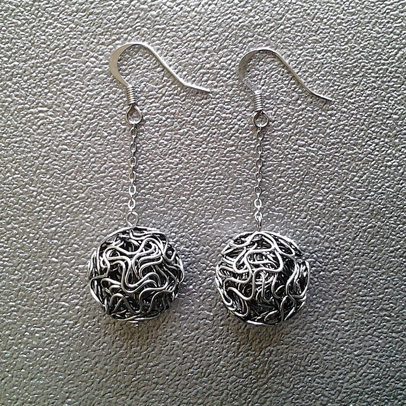 EarringFanatic金屬纏繞立體圓形耳環 - Earrings & Clip-ons - Other Metals Gray