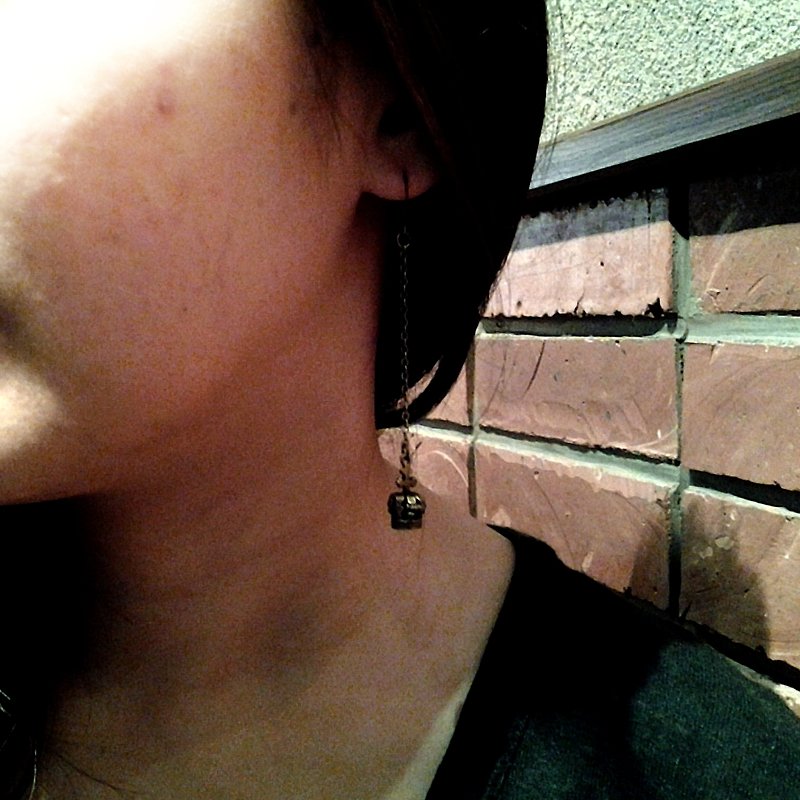 EF長耳環系列NO.3青古銅小皇冠耳環 - Earrings & Clip-ons - Other Materials Gold