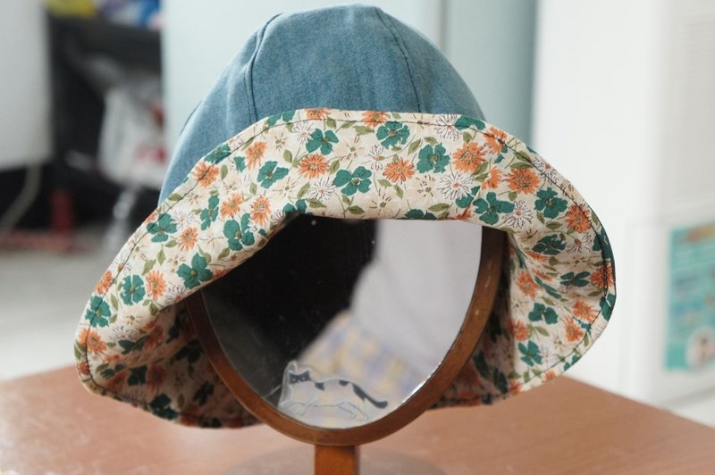 你的帽子-刺繡雙面帽/四葉草與小雛菊 - 帽子 - 繡線 