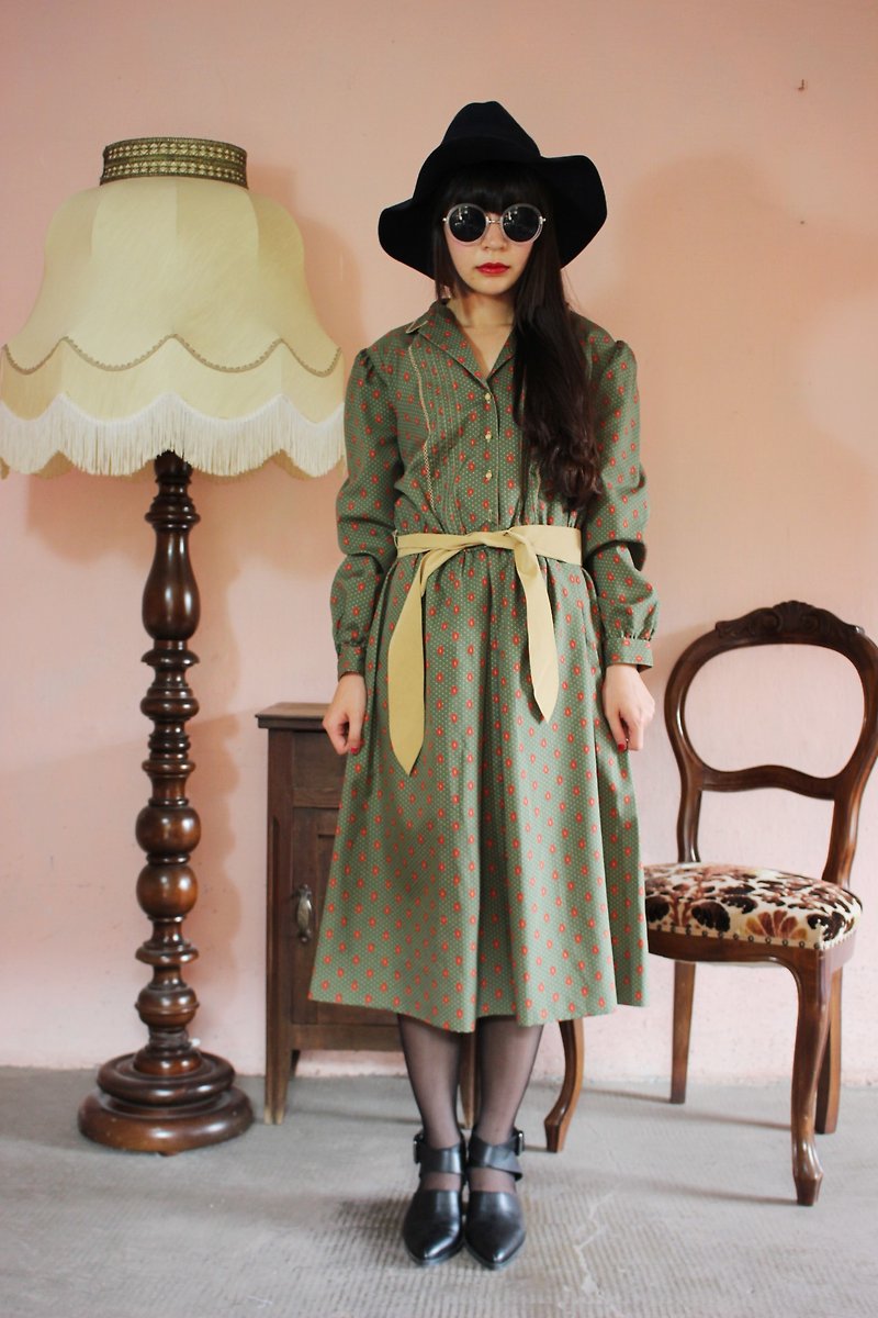F1189 (Vintage) green white little red cloth flowers drop waist straps attached long-sleeved vintage dress - One Piece Dresses - Other Materials Green