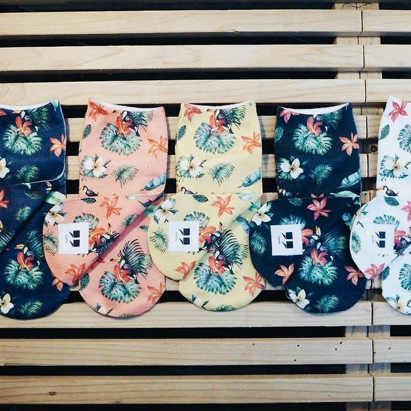 手工熱帶雨林植物花卉襪子 - 襪子 - 其他材質 