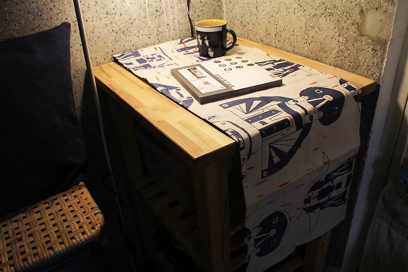 [ZhiZhiRen] 厵 | Table Flag - Fengshan Iron - Place Mats & Dining Décor - Cotton & Hemp Blue