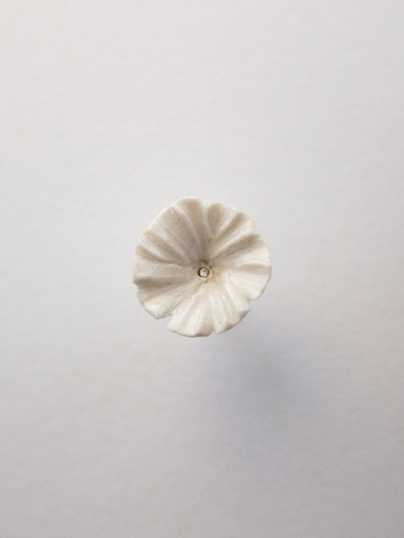 Fleur青花瓷耳環/青花瓷飾品 - 耳環/耳夾 - 瓷 白色