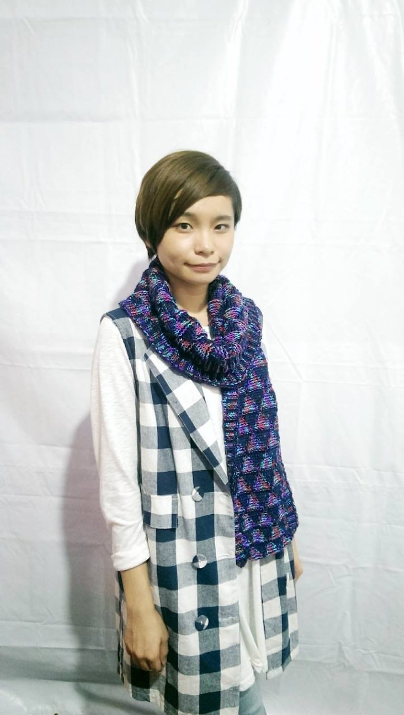 Lan wool scarves (dark blue-violet end) - ผ้าพันคอ - วัสดุอื่นๆ หลากหลายสี