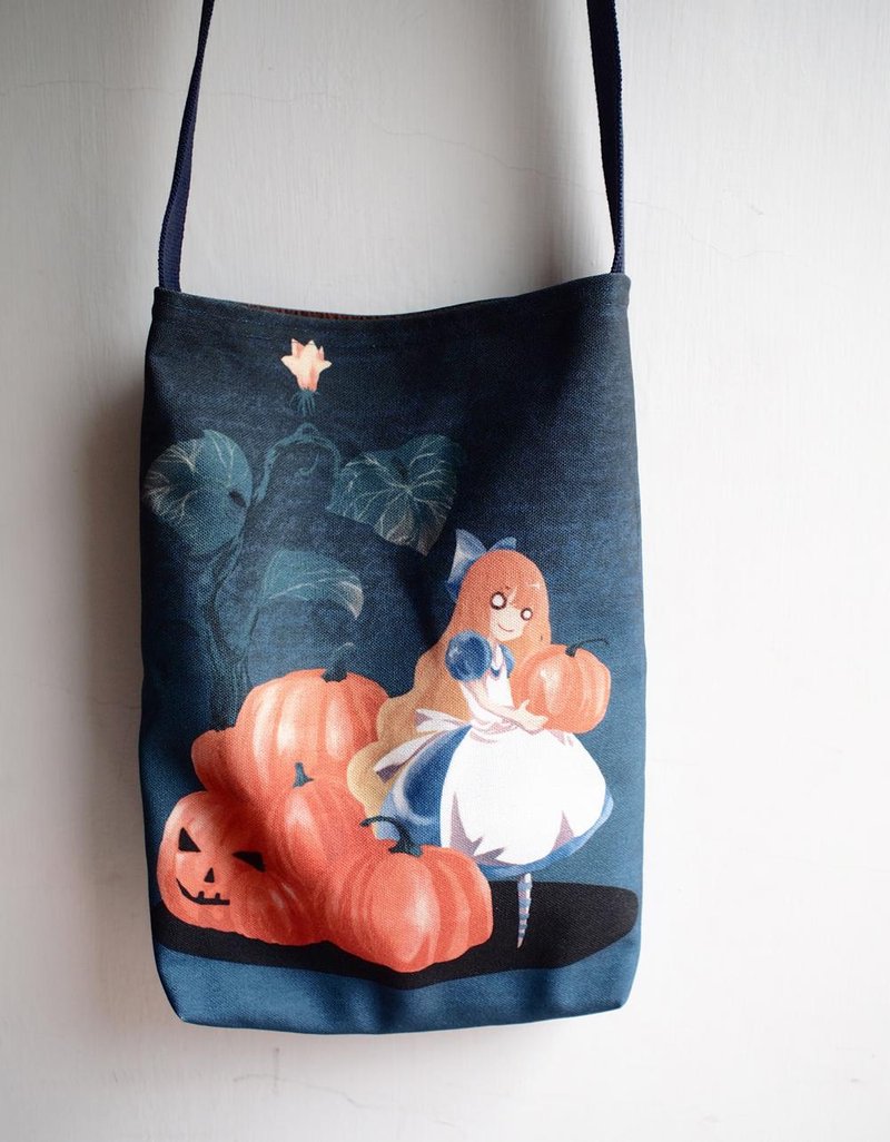 萬聖節復刻特企 *限定款帆布側背袋+Halloween全員變裝ZINE*Alice - 側背包/斜背包 - 其他材質 藍色