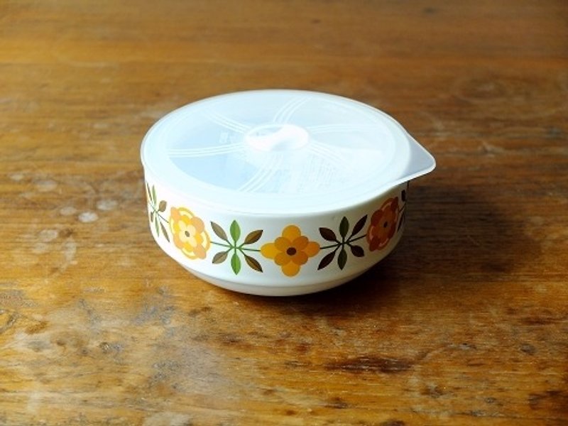Japan imports Nordic geometric flowers stackable container with lid bowl M marigold - กล่องเก็บของ - วัสดุอื่นๆ สีส้ม