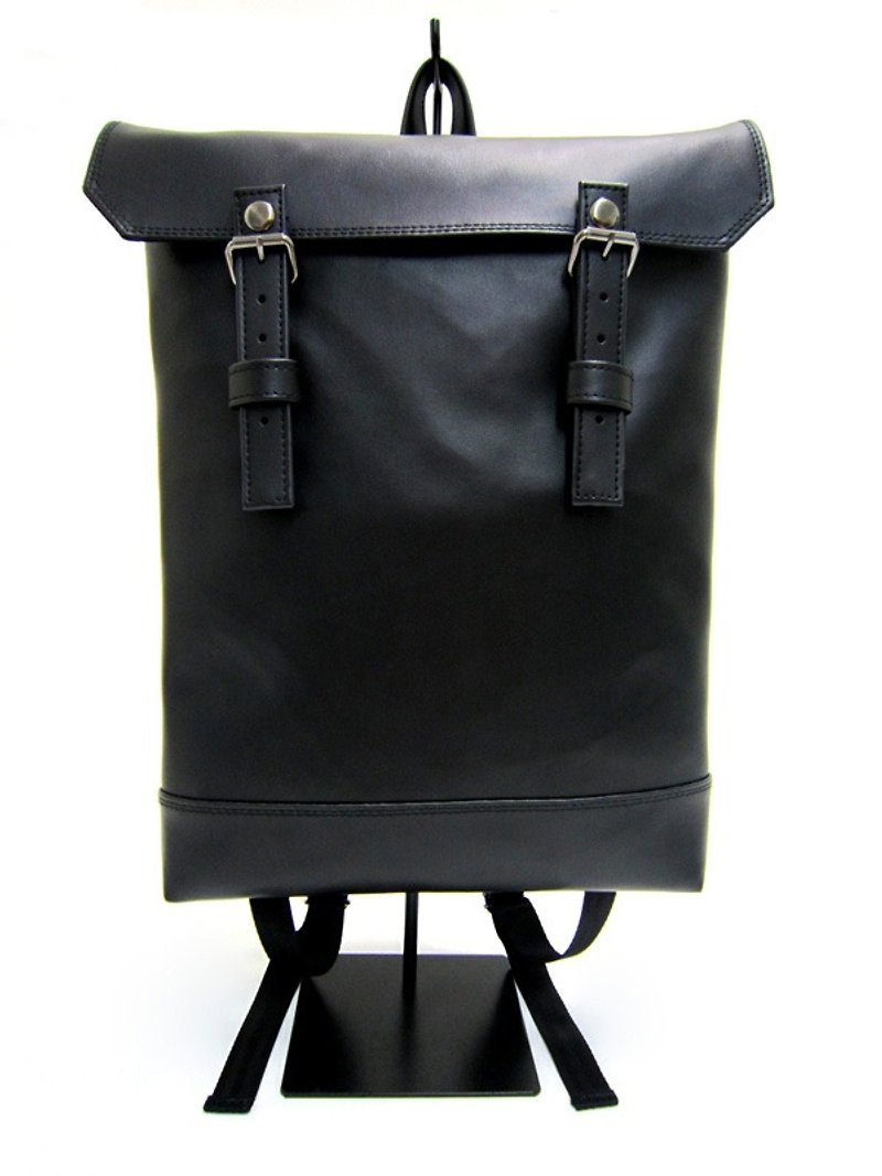 BLACK x BLACK-手做防水人造皮革掀蓋式後揹/筆電包 - 後背包/書包 - 人造皮革 黑色