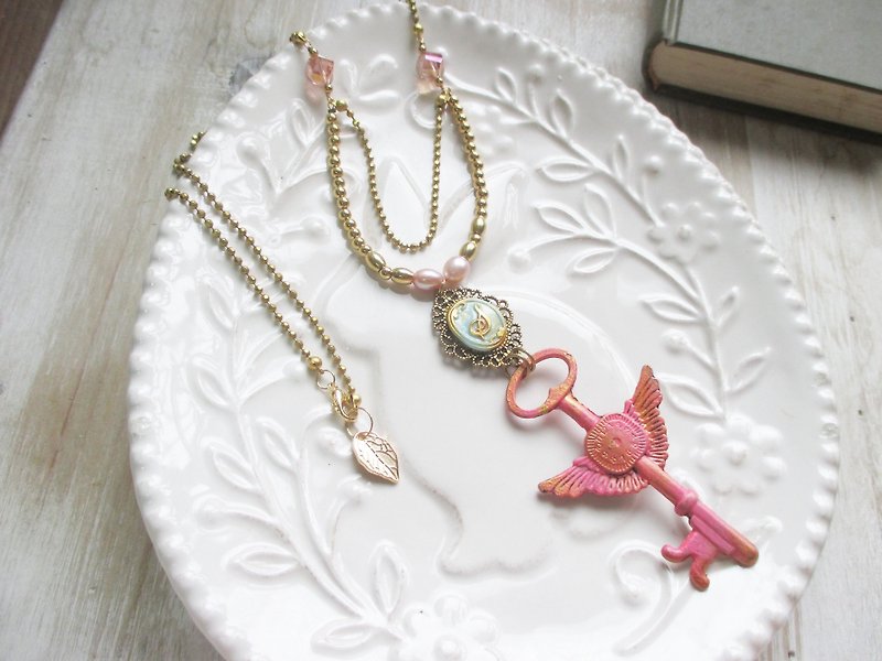 [Overflew the time of the clock --- grow]. / Freshwater pearls / hand-made / customized English letters / pink retro hand-painted keys. Environmental brass long chain - Necklaces - Other Metals Pink