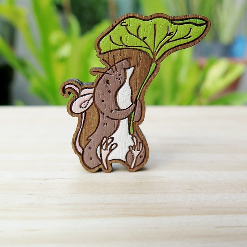 Wooden brooch rat - Brooches - Wood Brown