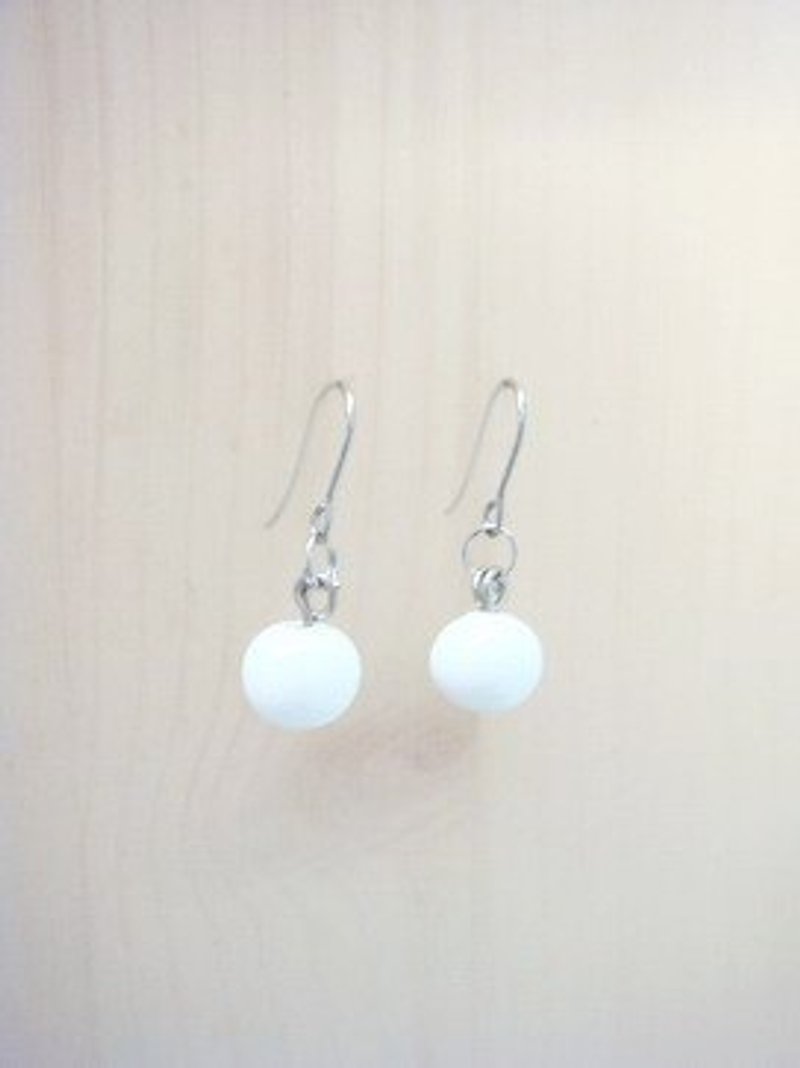 柚子林琉璃 - 百搭琉璃耳環系列 - 天使白 - 可改夾式 - 耳環/耳夾 - 玻璃 白色