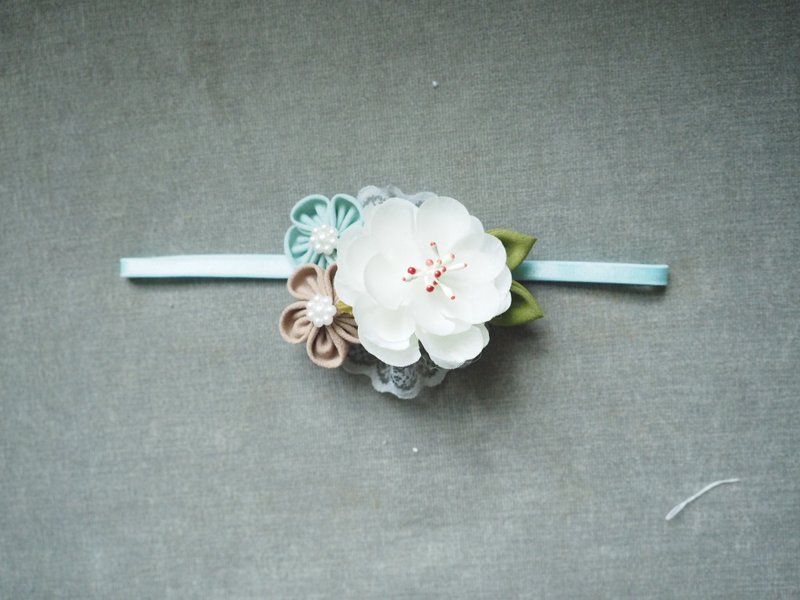 Sunflower Handmade baby girls headwear - ผ้ากันเปื้อน - วัสดุอื่นๆ สีน้ำเงิน