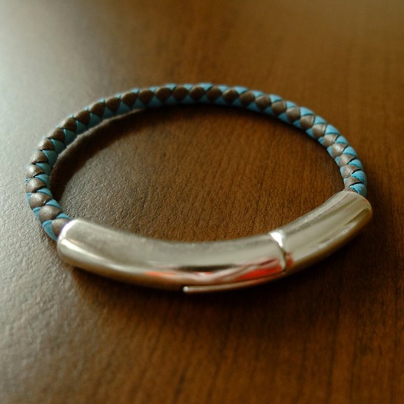 Valentine's Day gift half magnetic buckle leather braided bracelet (Turkish blue + gray) music in hand made European jewelry - สร้อยข้อมือ - หนังแท้ สีเทา