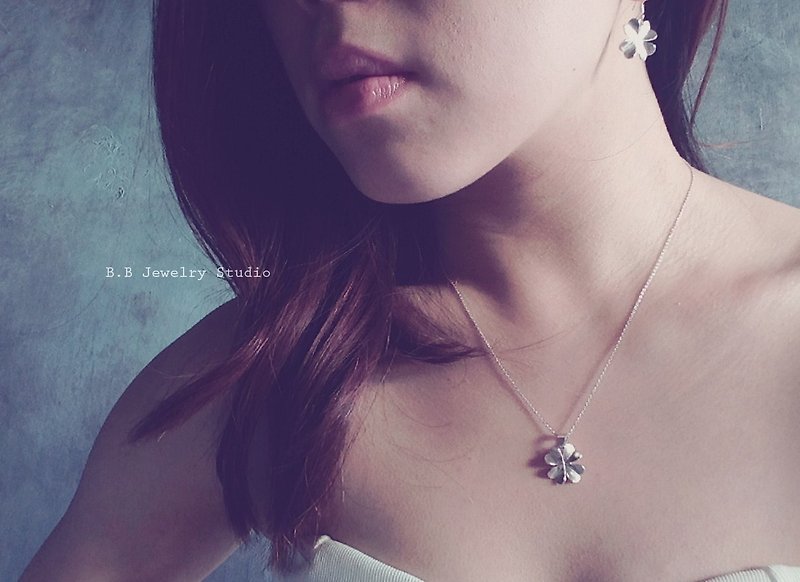 [Yancheng Gold Workshop] Clover set necklace \ earrings. 925 Silver - Necklaces - Other Metals Gray