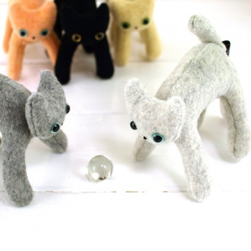 【Bouger】Japanese handmade cat doll/home decoration/healing small objects - Items for Display - Other Materials Gray