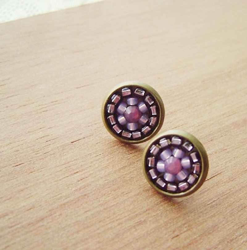 ::小花磚::璀璨( 銀紫)。貼耳耳環。Swarovski。圓。拼貼。漸層。金屬色。復古 - 耳環/耳夾 - 其他金屬 紫色