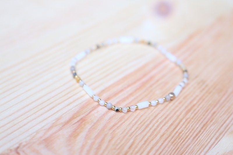 <☞ HAND IN HAND ☜> white - deja vu bracelet (0672) - Bracelets - Gemstone White