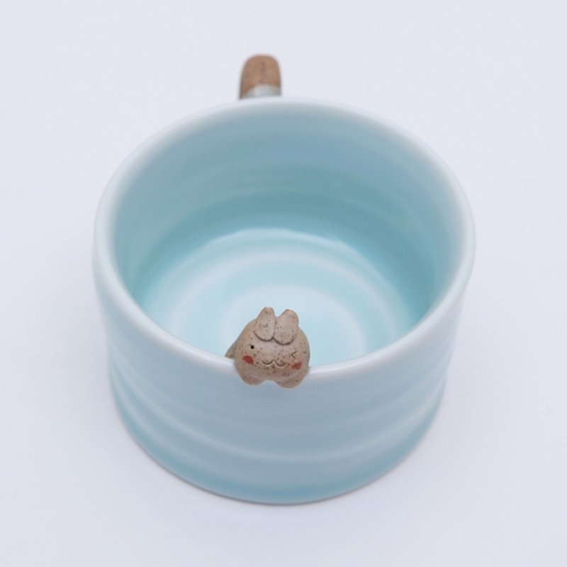 创意手工陶泥小兔子趴杯缘陶瓷带陶泥手把可爱咖啡杯水杯景德镇制 - 咖啡杯/馬克杯 - 其他材質 