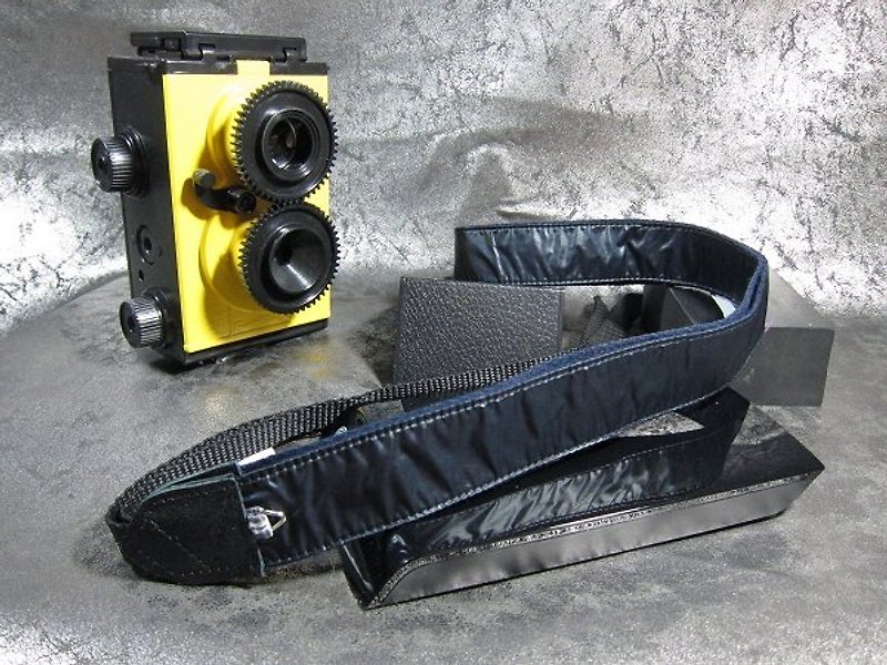 "Black" Ukulele Camera Strap - ที่ใส่บัตรคล้องคอ - วัสดุอื่นๆ สีดำ