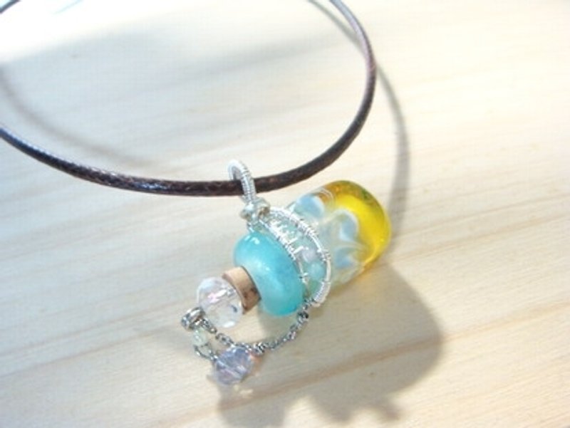 Yuzilin handmade glaze-design essential oil bottle-Haifeng (three-dimensional square bottle) - Necklaces - Glass Multicolor