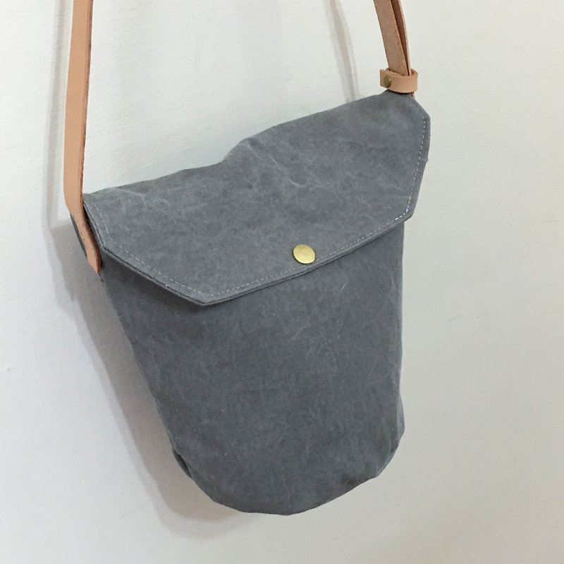 Carrying bucket bag, washing ash - Messenger Bags & Sling Bags - Cotton & Hemp Gray