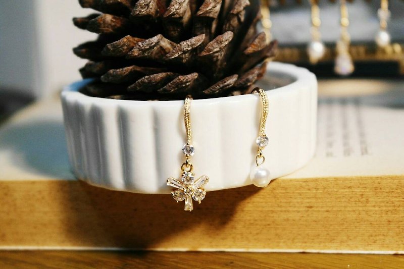 "Girls series" 24K gold mini flower asymmetry zircon earrings ear clip ear hook - White - Earrings & Clip-ons - Gemstone 