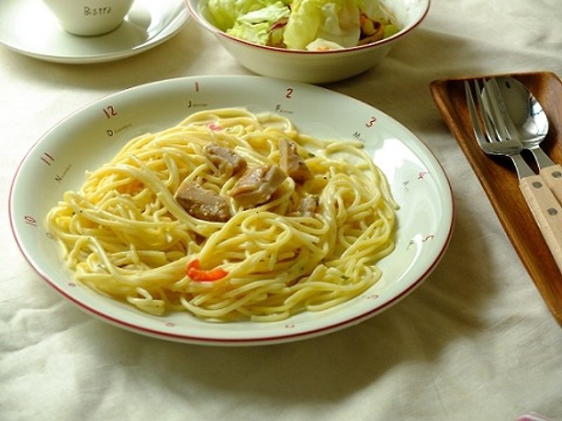 日本IZAWA BISTRO 巴黎小餐館 大圓盤/dinner plate 紅線條 - 小碟/醬油碟 - 瓷 白色