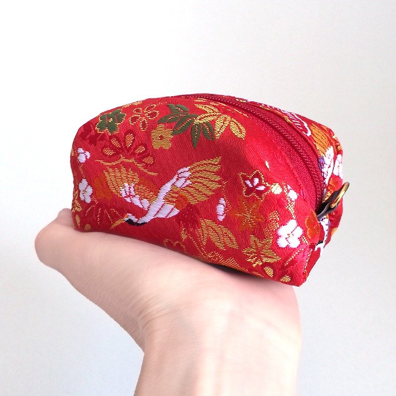 Pouch with Japanese traditional pattern, Kimono (Small) "Brocade" - กระเป๋าเครื่องสำอาง - กระดาษ สีแดง
