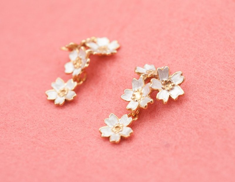 Sakura Cherry Blossom pierce earrings - 耳環/耳夾 - 其他金屬 