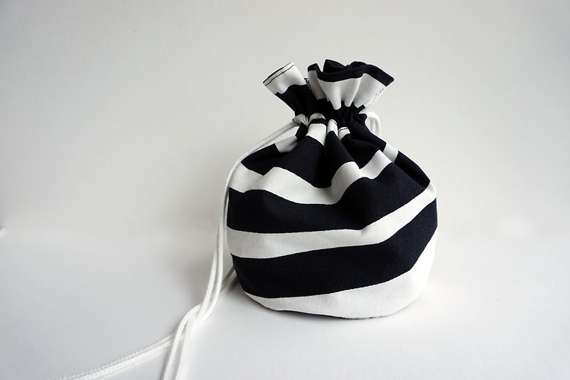 Cloth balance bucket bag - shoulder bag - Oblique Backpack - กระเป๋าแมสเซนเจอร์ - วัสดุอื่นๆ ขาว