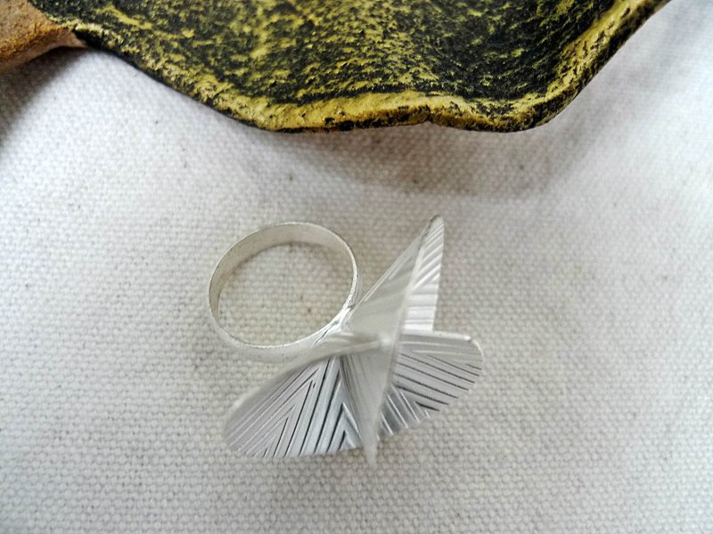 FLOW_ geometric Silver ring - แหวนทั่วไป - โลหะ สีเทา