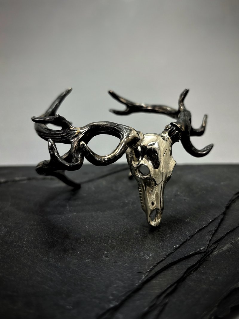 Stag Deer Skull Bangle Bracelet in White Bronze, Blackened Horns. - 手鍊/手環 - 其他金屬 