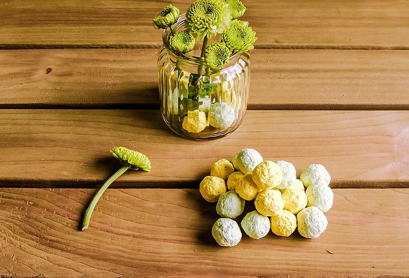Happy Little Farmer Herb seed balls Gift Pack - Thyme and Chamomile seeds - ตกแต่งต้นไม้ - พืช/ดอกไม้ สีเหลือง