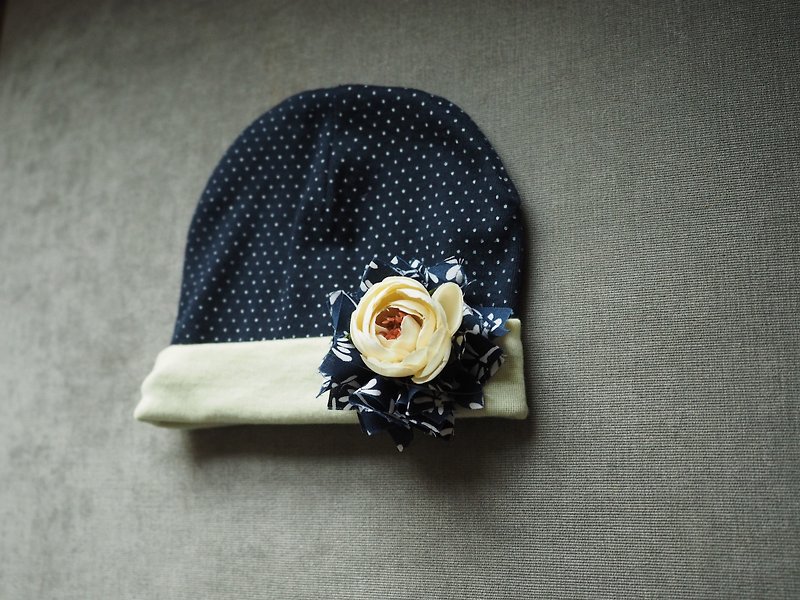 Sunflower hand-made baby cap - ผ้ากันเปื้อน - วัสดุอื่นๆ สีน้ำเงิน