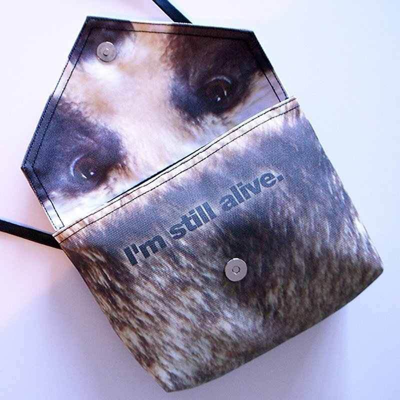 Anti-Fur Shoulder Bag--the THANK YOU Bag (Raccoon Dog) - กระเป๋าแมสเซนเจอร์ - วัสดุอื่นๆ สีกากี