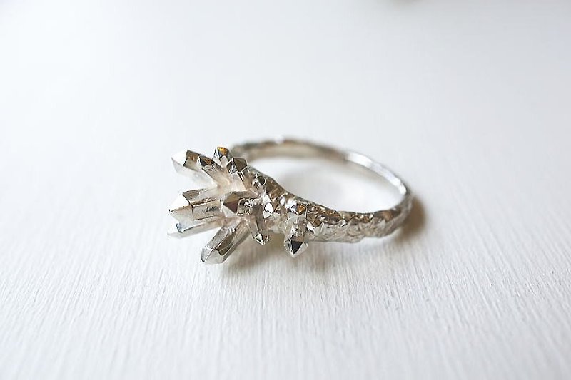 【9 号】水晶結晶戒指 銀飾 - 戒指 - 其他金屬 灰色