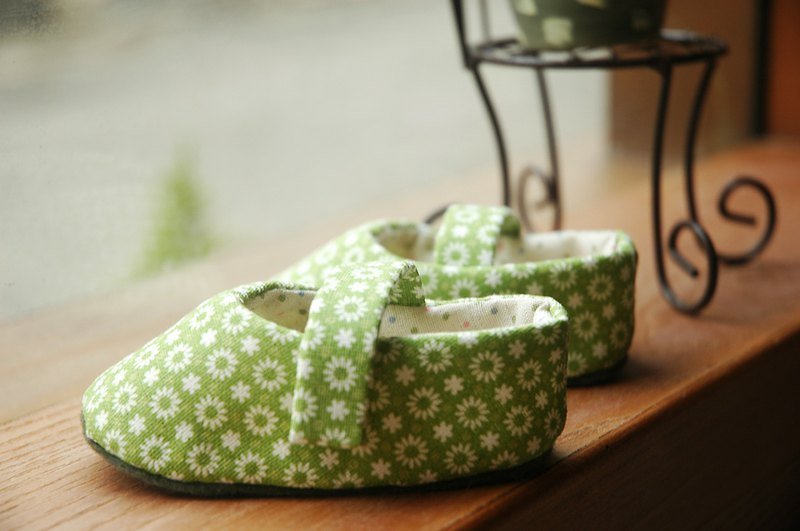 Green little baby shoes - รองเท้าเด็ก - วัสดุอื่นๆ สีเขียว