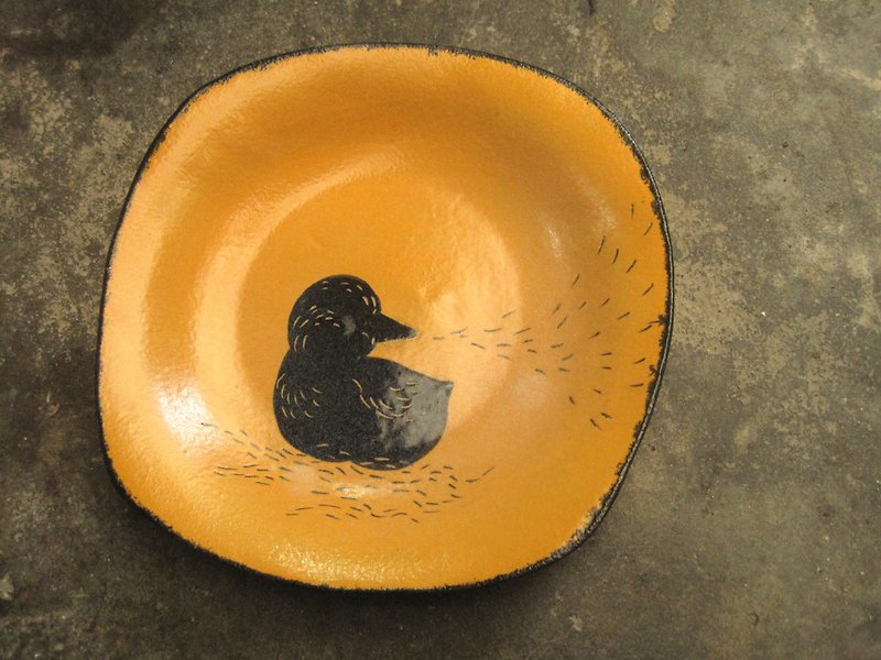 DoDo Handmade Whispers. Animal Silhouette Series-Duck Duck Square Plate (Golden Yellow) - จานและถาด - ดินเผา สีเหลือง