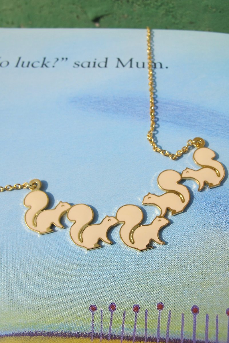 Squirrel hand-made style necklace - สร้อยคอ - โลหะ ขาว
