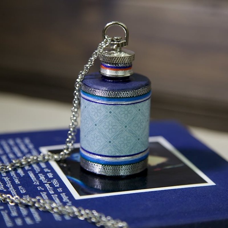 Blue Dynasty Necklaces Flask (1oz) - สร้อยติดคอ - โลหะ สีน้ำเงิน