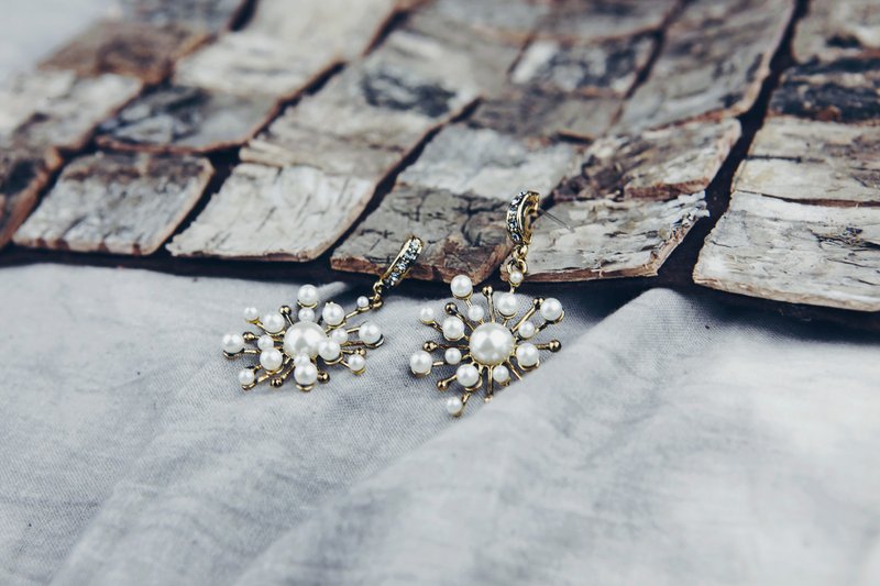 COR-DATE Miss elegant, pearl snowflake earrings [820] - Earrings & Clip-ons - Other Metals 