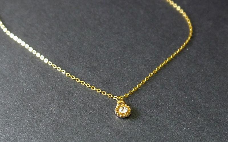 Light you up petal single diamond necklace - สร้อยคอ - วัสดุอื่นๆ สีทอง