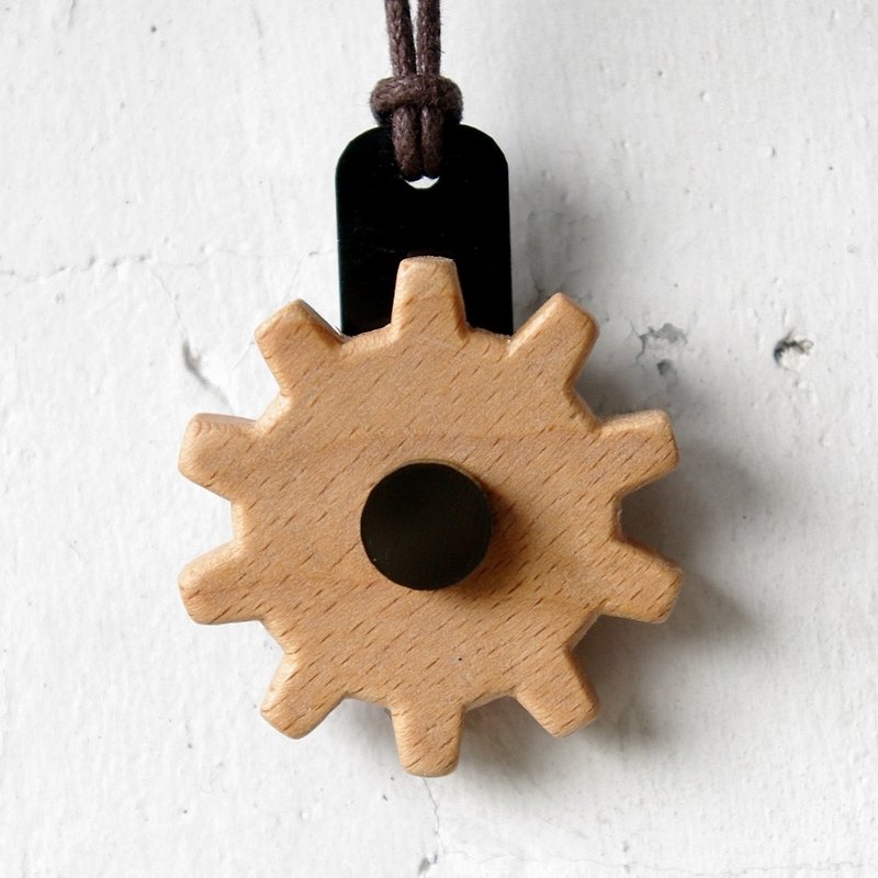 Gear Turning Series-Beech Gear Necklace-Black Acrylic - Necklaces - Wood Gold
