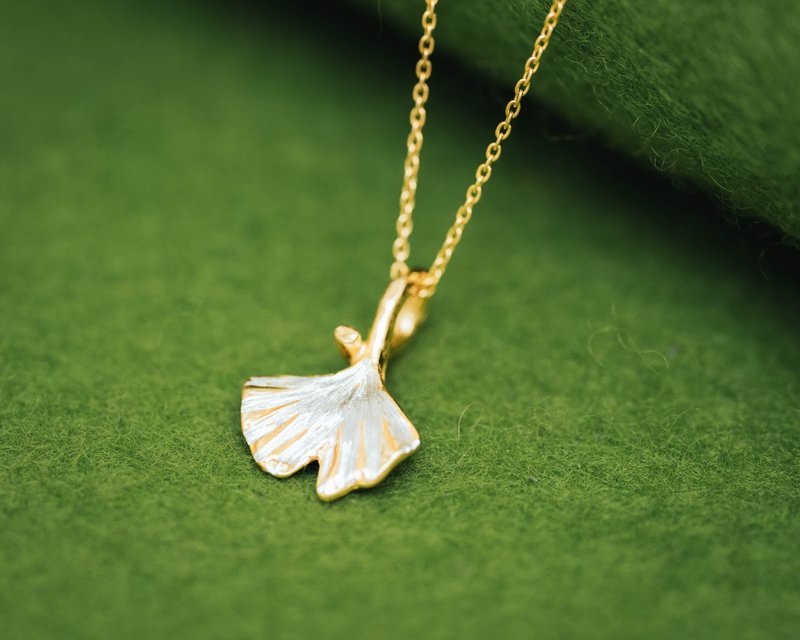 Gingko pendant and chain set - Classic Gingko Leaf - - Gingko jewelry - Autumn - สร้อยคอ - โลหะ สีทอง