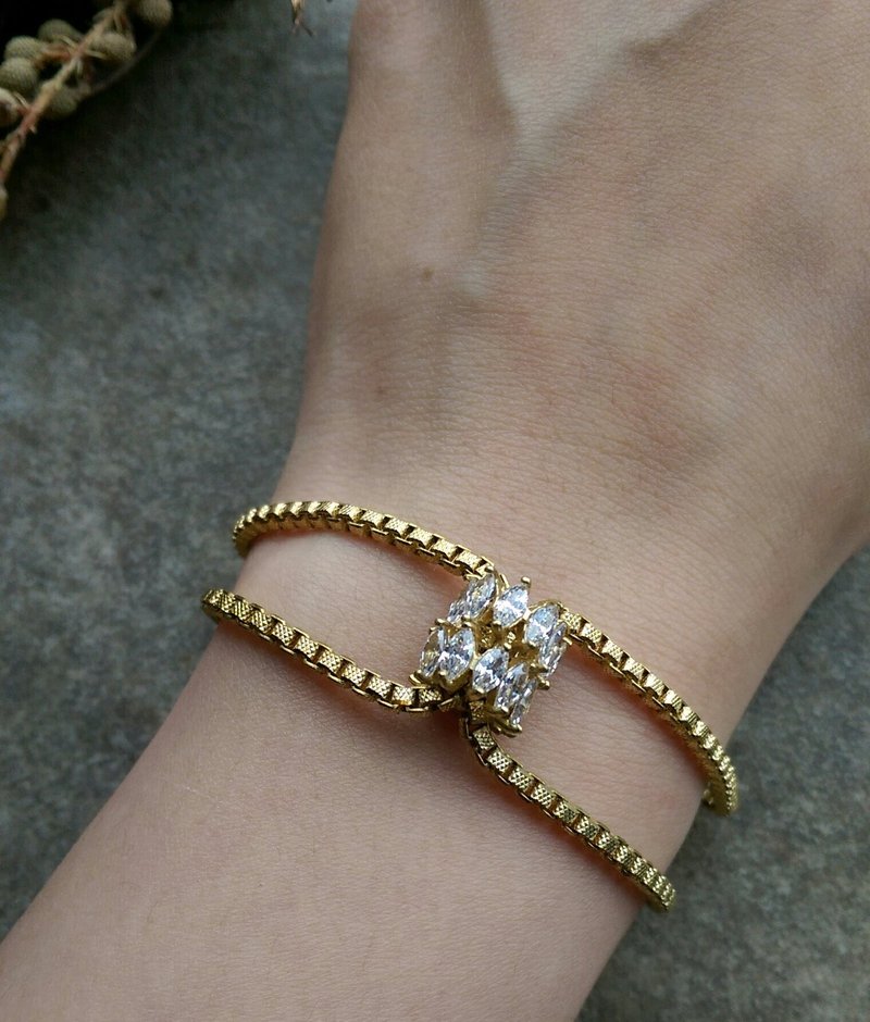 Double ring Zircon Brass Bracelet - สร้อยข้อมือ - เครื่องเพชรพลอย 