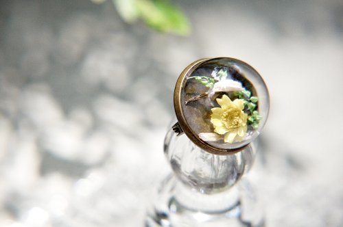 Coco&Banana / 森林系 / 法式玻璃乾燥花胸針 別針 - 黃色花朵