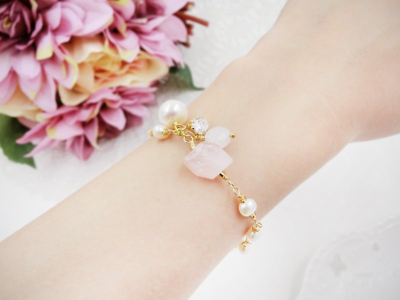 【Sparkling girl】 pink crystal pearl moon stone bracelet - สร้อยข้อมือ - เครื่องเพชรพลอย สีทอง