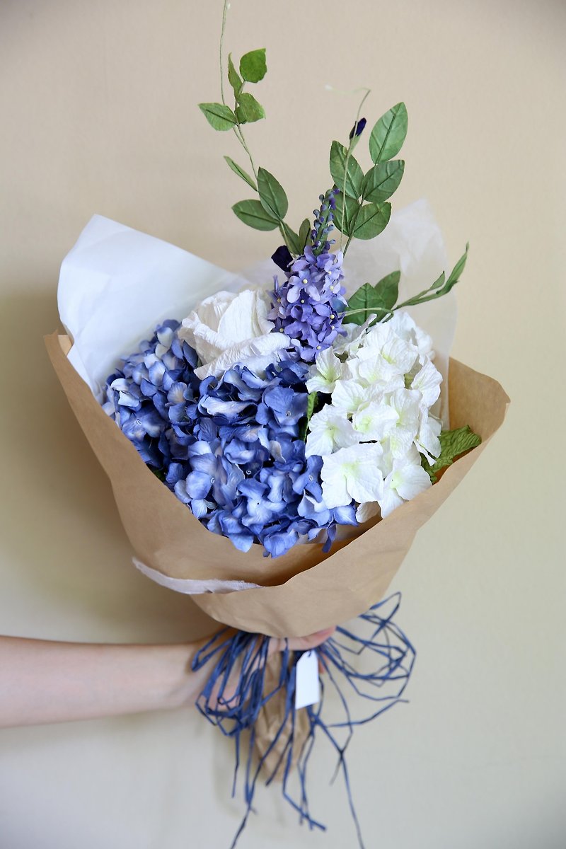 Royal Blue Medium Flowers Bouquet - งานไม้/ไม้ไผ่/ตัดกระดาษ - กระดาษ สีน้ำเงิน