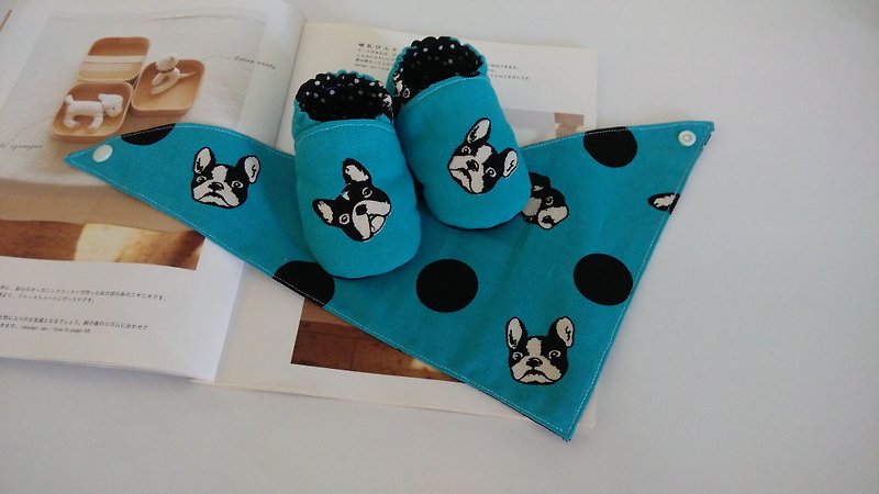 藍底鬥牛犬彌月禮物 嬰兒鞋+領巾 - 滿月禮物 - 其他材質 藍色