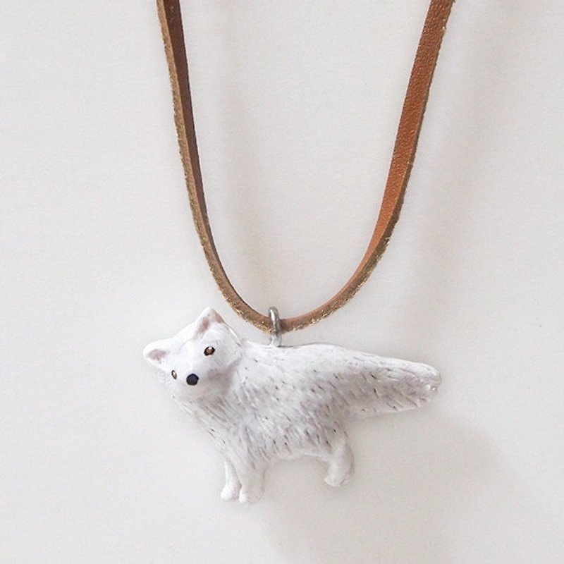 小北極狐手工手繪頸鏈/墜子 Arctic fox handmade necklace - 頸圈項鍊 - 其他材質 多色